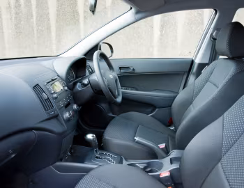 Интерьер Hyundai i30 [UK-spec] (FD) '2010–12