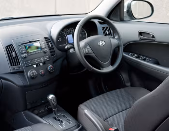 Интерьер Hyundai i30 [UK-spec] (FD) '2010–12
