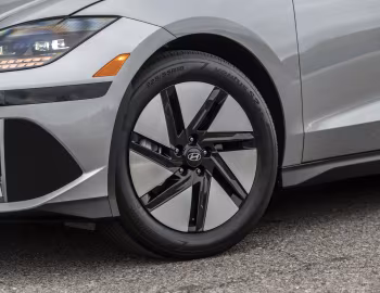 2023–25 Hyundai IONIQ 6 SE [North America] '2023–25