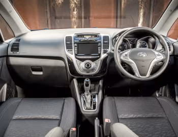 Передня панель Hyundai ix20 [UK-spec] (JC) '2015–19