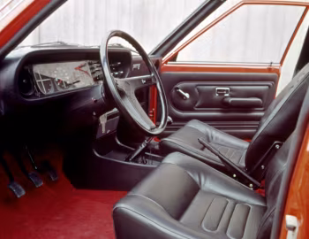 Інтер'єр Hyundai Pony '12.1975–02.1982
