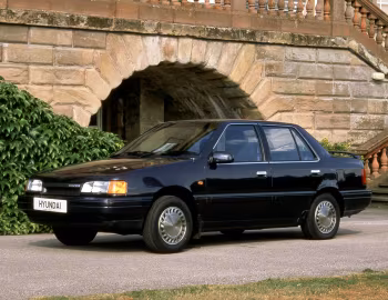 Hyundai Pony Saloon [UK-spec] (X2) '1989–90
