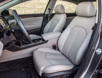 Интерьер 2018–19 Hyundai Sonata Limited [North America] (LF) '2017–19