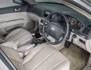 Интерьер Hyundai Sonata [UK-spec] (NF) '2004–07