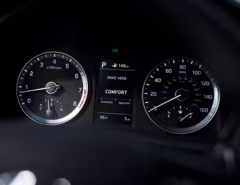 Комбинация приборов 2018–19 Hyundai Sonata Limited [North America] (LF) '2017–19