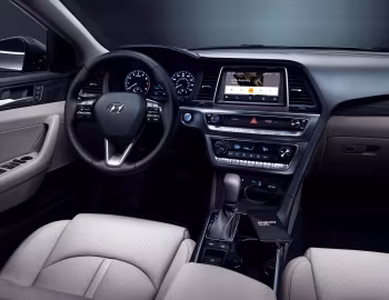 Интерьер 2018–19 Hyundai Sonata Limited [North America] (LF) '2017–19