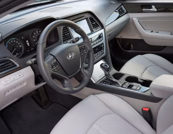 Интерьер 2016–18 Hyundai Sonata PHEV [North America] (LF) '2015–18