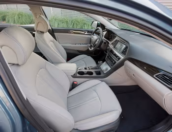 Интерьер 2016–18 Hyundai Sonata PHEV [North America] (LF) '2015–18
