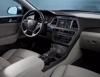 Интерьер 2016–18 Hyundai Sonata PHEV [North America] (LF) '2015–18