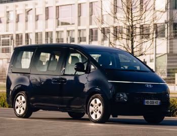 Hyundai Staria Hybrid [EU-spec] '2024–pr.