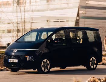 Hyundai Staria Hybrid [EU-spec] '2024–pr.