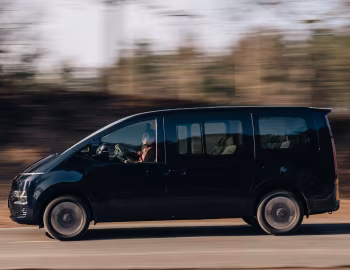 Hyundai Staria Hybrid [EU-spec] '2024–pr.