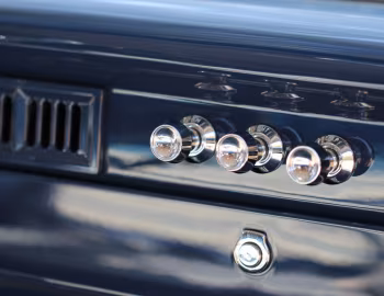 Интерьер 1965 ICON Kaiser Jeep Wagoneer Reformer '2018