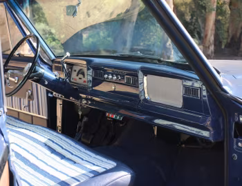 Интерьер 1965 ICON Kaiser Jeep Wagoneer Reformer '2018