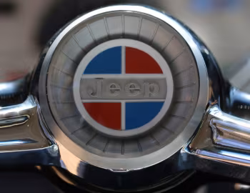 Интерьер 1965 ICON Kaiser Jeep Wagoneer Reformer '2018