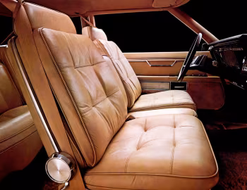 Interior 1983 Imperial (YS)