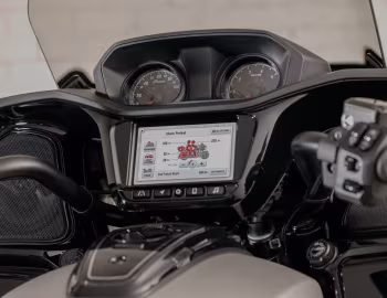 Камбінацыя прыбораў Indian Pursuit Dark Horse '2022–н.ч.
