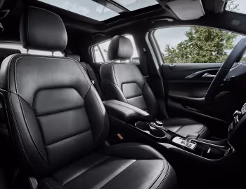 Интерьер Infiniti Q30 2.2d AWD [Worldwide] '2016–19