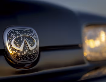 Logotipo 1990–93 Infiniti Q45t (G50) '1989–93