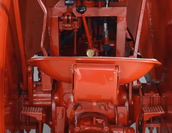 Interior International 504 Diesel Orchard