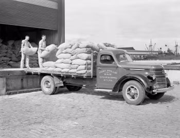 1940 International-Harvester D-40 Flatbed [Australia]