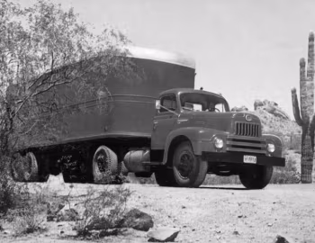 1952 International Harvester L-195 Tractor Truck