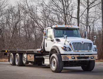 2019–н.в. International HV 8×4 with Century Titan carrier