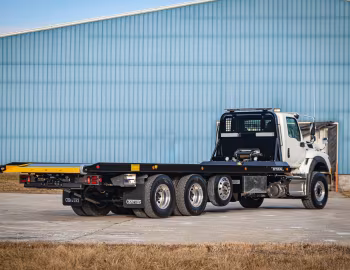 2019–н.в. International HV 8×4 with Century Titan carrier