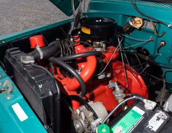 Sob o capô 1963 International Harvester C900 Pickup