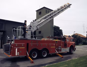 1974 International Harvester Cargostar CO-1950B Pierreville 100 ft Ladder Truck [Canada]
