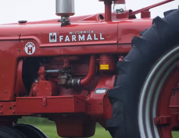 Sob o capô McCormick-Farmall Super H '1953–54