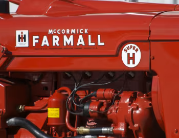 Sob o capô McCormick-Farmall Super H '1953–54