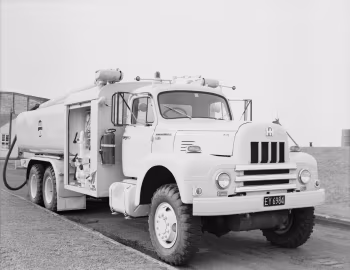 1965 International Harvester R-190 Refueller [New Zealand]