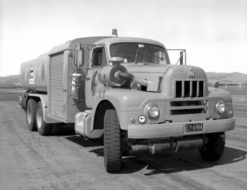 International Harvester R-190 Tanker [New Zealand]