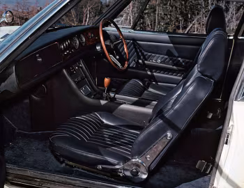 Интерьер Isuzu 117 Coupe (PA90) '12.1968–02.1973