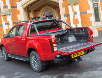 Isuzu D-Max Blade [UK-spec] '04.2017–02.2021