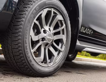 Isuzu D-Max "Blade+" [UK-spec] '10.2019–20