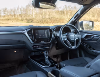 Интерьер Isuzu D-Max DL40 Double Cab [UK-spec] '2025–н.в.