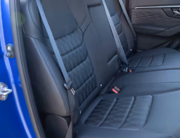 Интерьер Isuzu D-Max DL40 Double Cab [UK-spec] '2025–н.в.