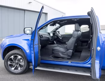 Интерьер Isuzu D-Max eDL40 Extended Cab [UK-spec] '2026