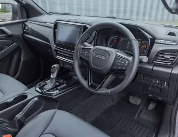 Интерьер Isuzu D-Max eV-Cross Double Cab [UK-spec] '2026