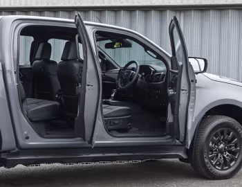 Интерьер Isuzu D-Max eV-Cross Double Cab [UK-spec] '2026