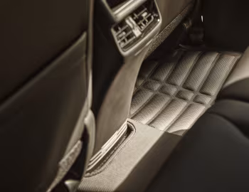 Интерьер Isuzu D-Max Huntsman [UK-spec] '2025–н.в.