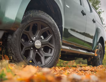 Isuzu D-Max Huntsman [UK-spec] '2017–02.2021