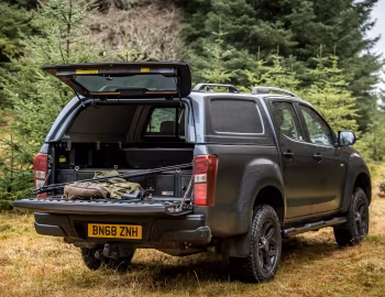 Isuzu D-Max Huntsman [UK-spec] '2017–02.2021