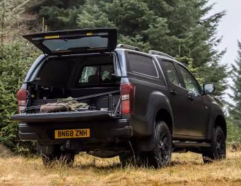 Isuzu D-Max Huntsman [UK-spec] '2017–02.2021