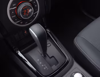 Интерьер Isuzu D-Max LSX Life [EU-spec] '2017–20