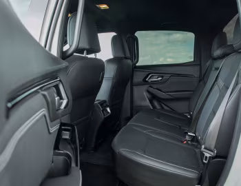 Интерьер Isuzu D-Max V-Cross LSE [EU-spec] '2021–н.в.