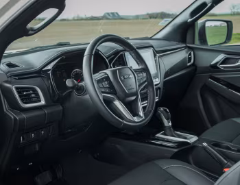 Интерьер Isuzu D-Max V-Cross LSE [EU-spec] '2021–н.в.