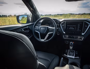 Интерьер Isuzu D-Max V-Cross 4×4 [EU-spec] '11.2020–н.в.